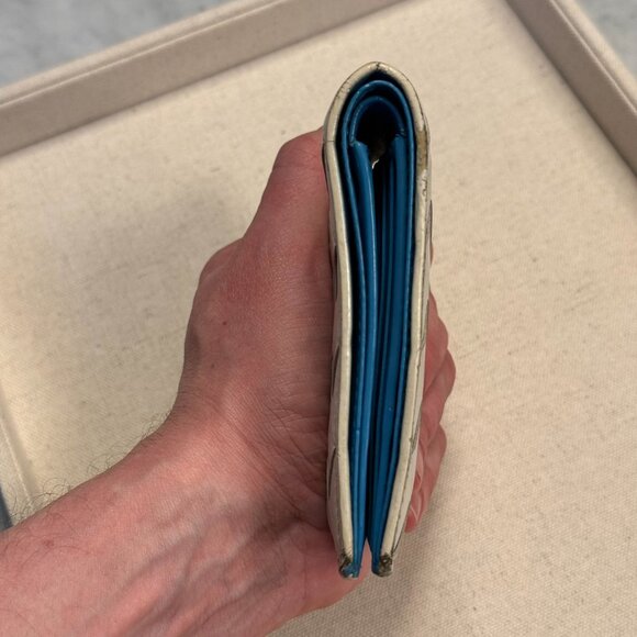 Bottega Veneta Intrecciato Bi-Fold Wallet with Contrasted Interior - Picture 6 of 8